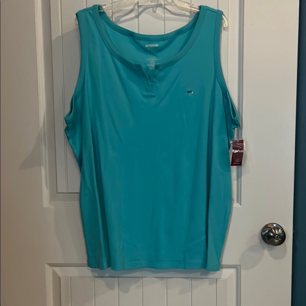 Avenue Women's Turquoise Tank Top